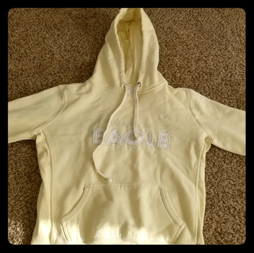 SUPER WARM AND COMFY SWEATSHIRT!!